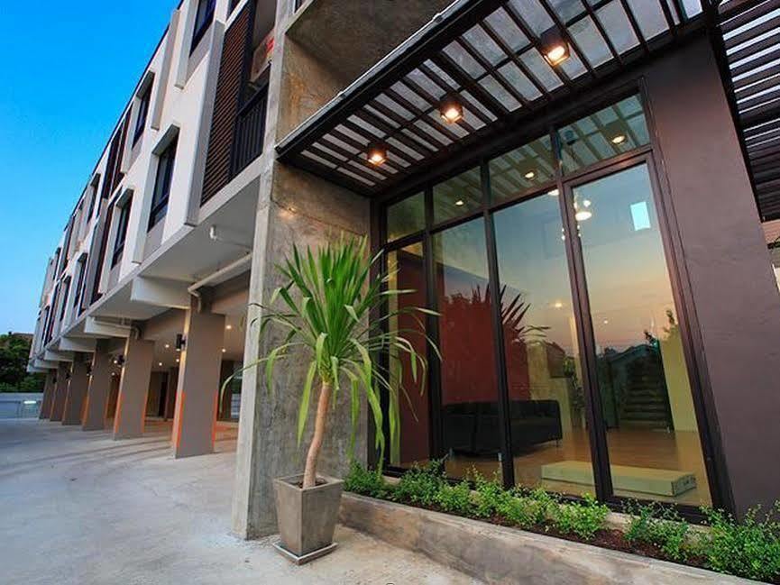The Plubpla Apartamento con servicio Bangkok Exterior foto