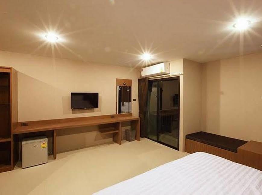 The Plubpla Apartamento con servicio Bangkok Exterior foto